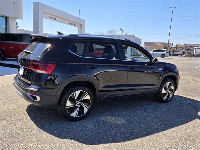Used 2024 Volkswagen Taos SE image 14