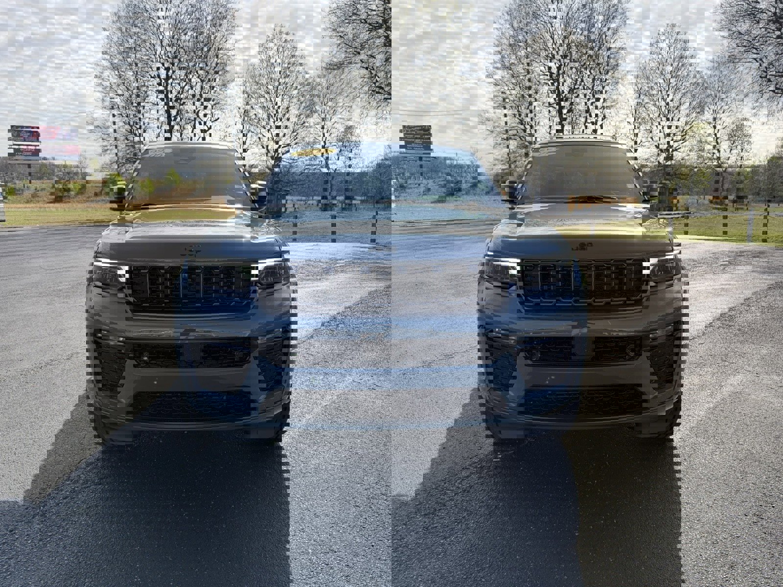 New 2026 Jeep Grand Cherokee Summit image 2