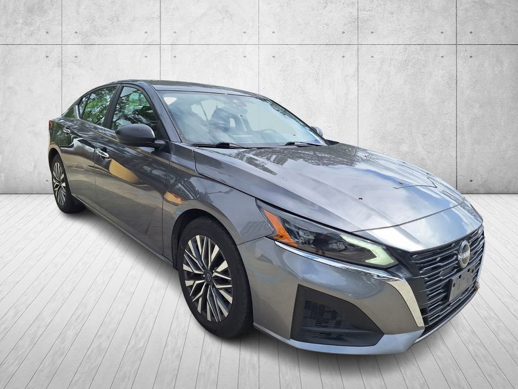 Used 2024 Nissan Altima 2.5 SV FWD image 6