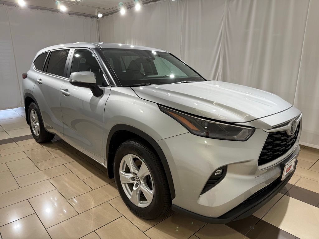 Certified 2025 Toyota Highlander LE AWD/4WD image 7