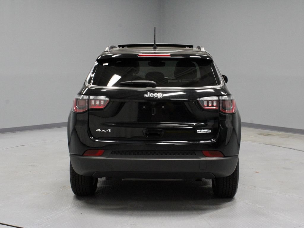 Used 2023 Jeep Compass Latitude w/ Sun and Sound Group AWD/4WD image 11