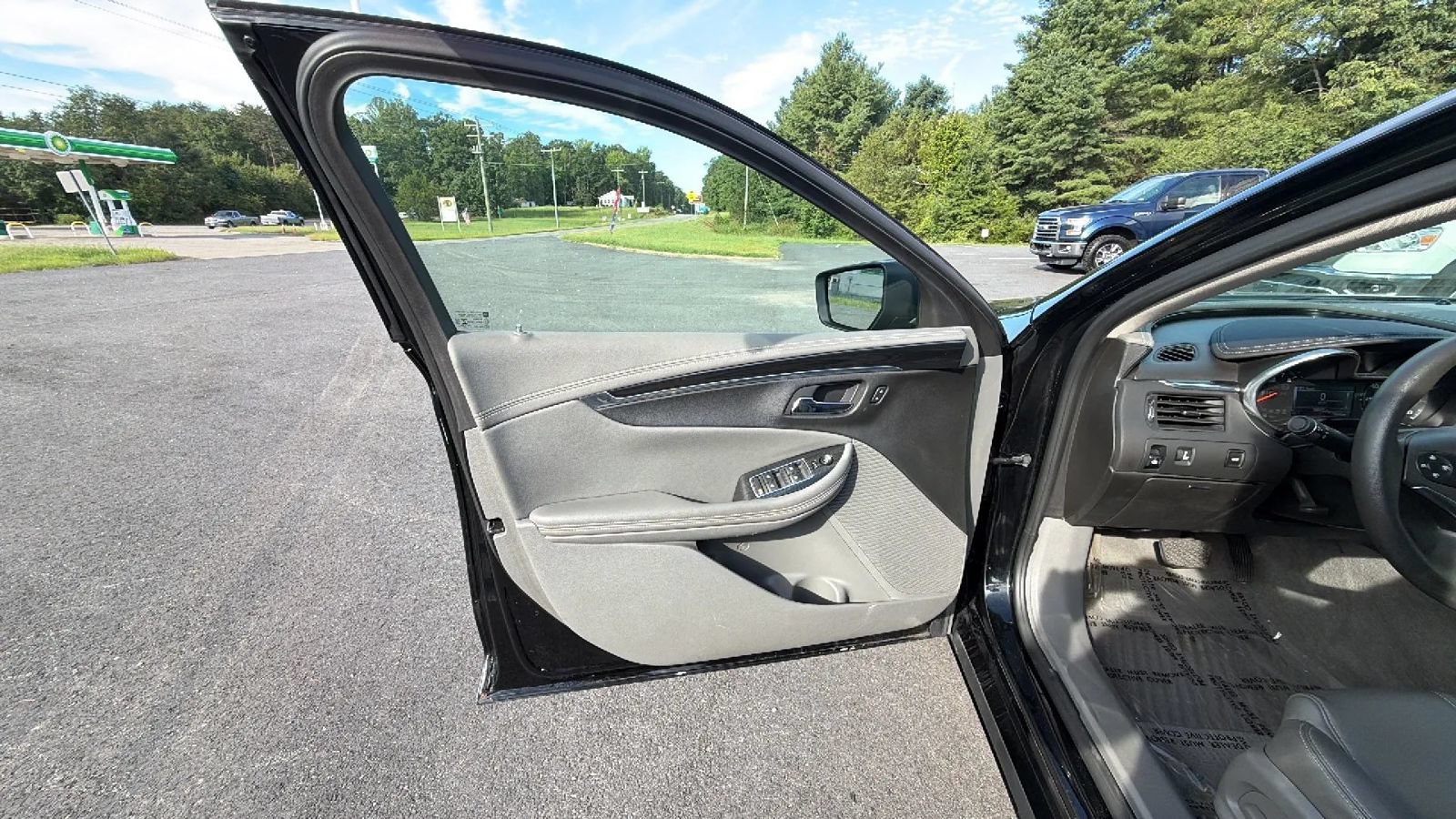 Used 2018 Chevrolet Impala LS FWD image 13