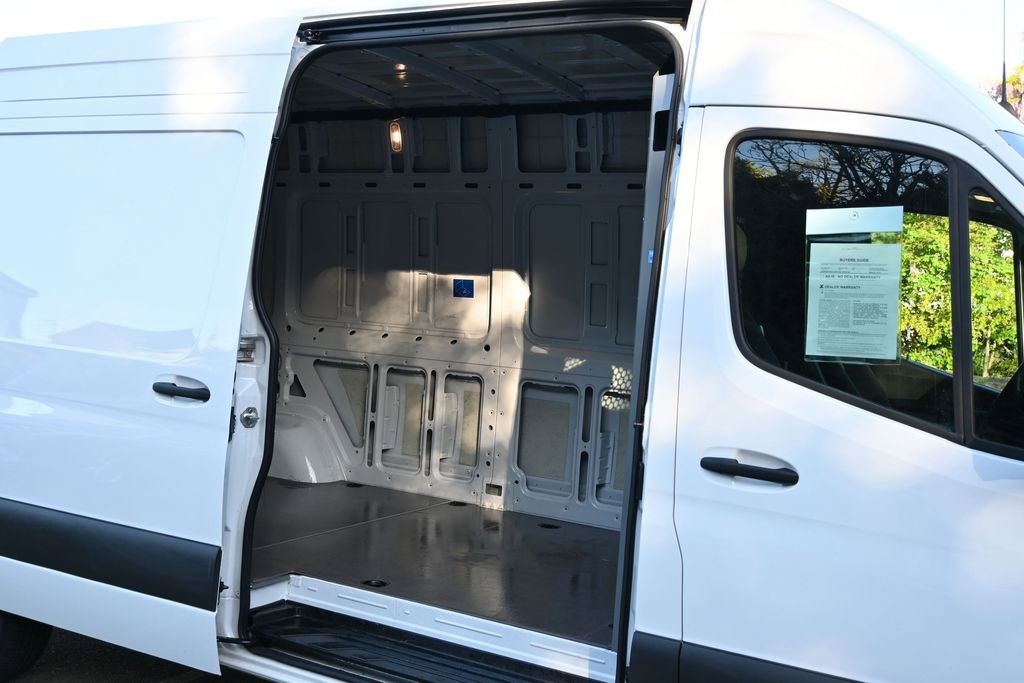 Used 2025 Mercedes-Benz Sprinter 2500 image 25