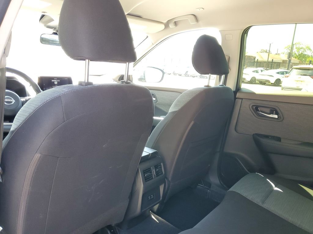 Used 2023 Nissan Rogue SV AWD/4WD image 10