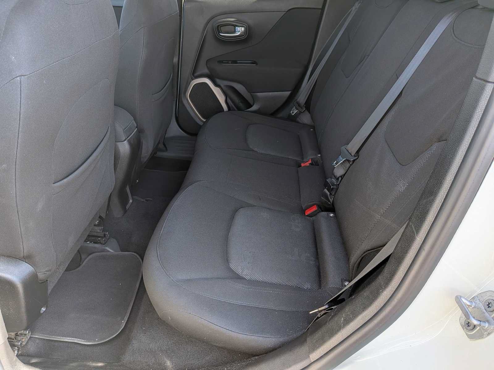 Used 2017 Jeep Renegade Latitude FWD image 17