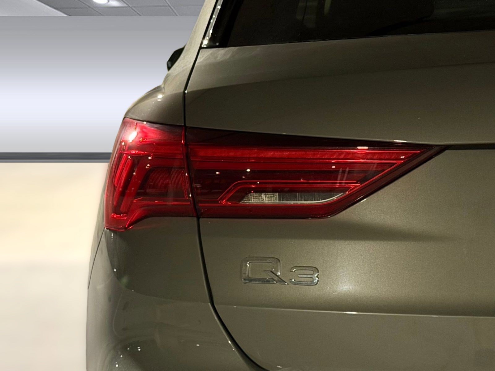 Certified 2025 Audi Q3 2.0T Premium w/ Convenience Package AWD/4WD image 13