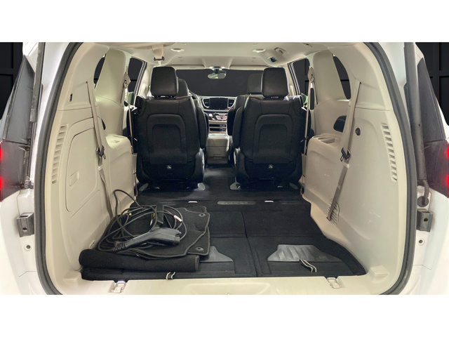 Used 2022 Chrysler Pacifica Touring-L FWD image 27