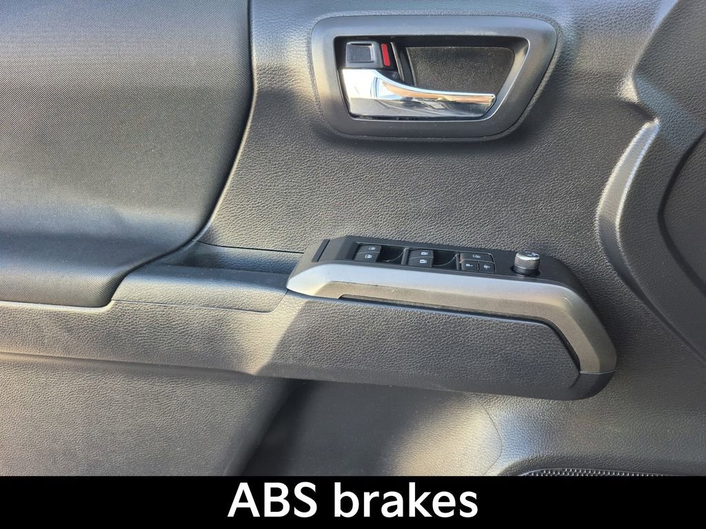 Used 2018 Toyota Tacoma TRD Sport w/ Technology Package image 7