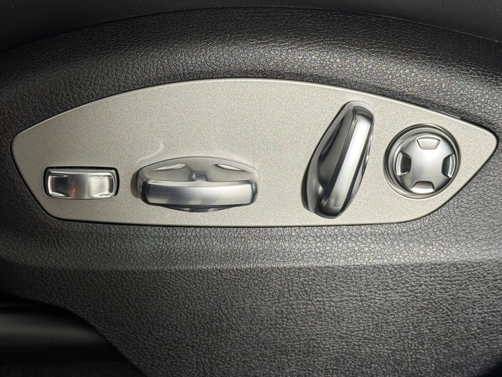 New 2026 Porsche Macan image 29