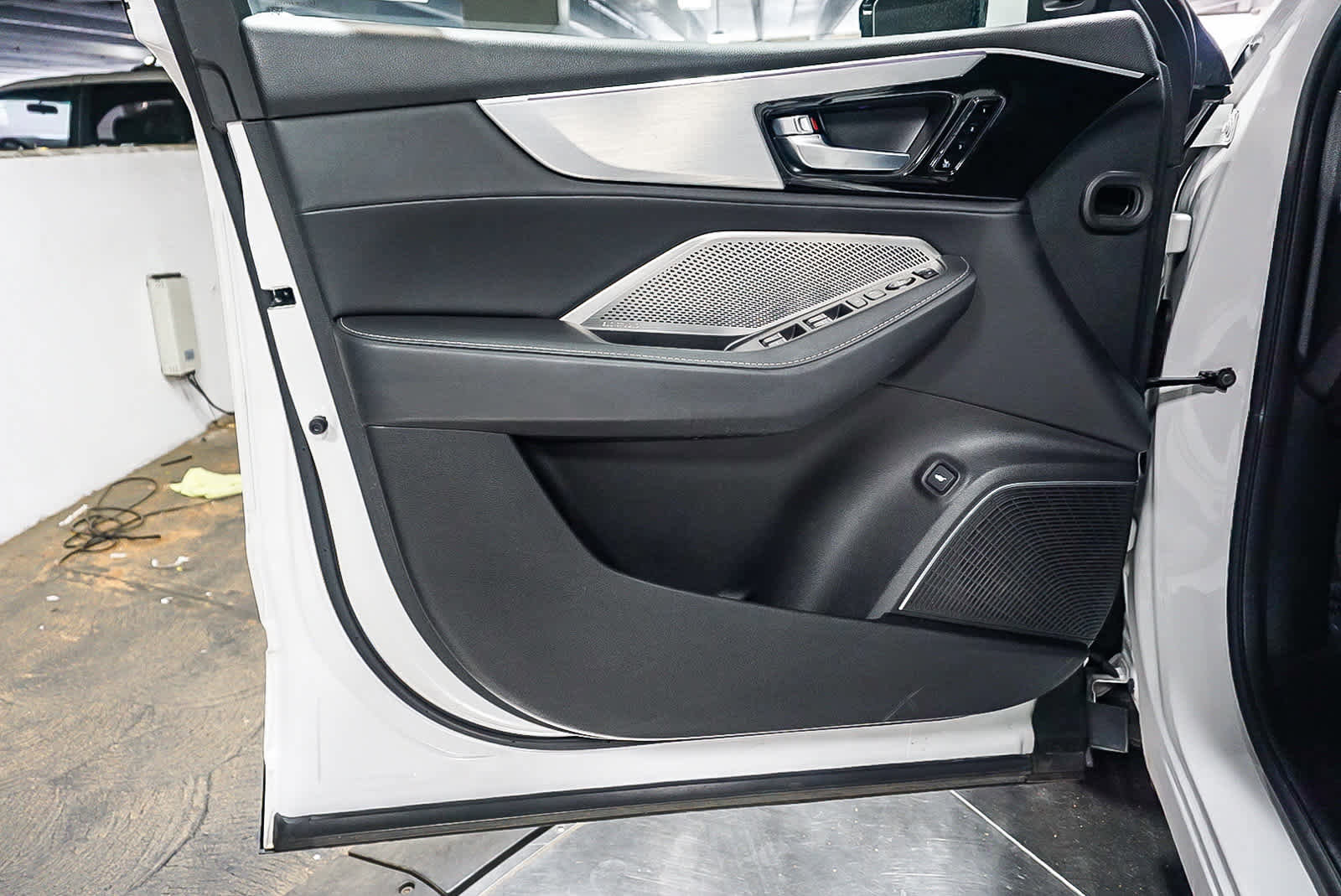 Used 2023 Acura MDX SH-AWD w/ Technology Package image 26