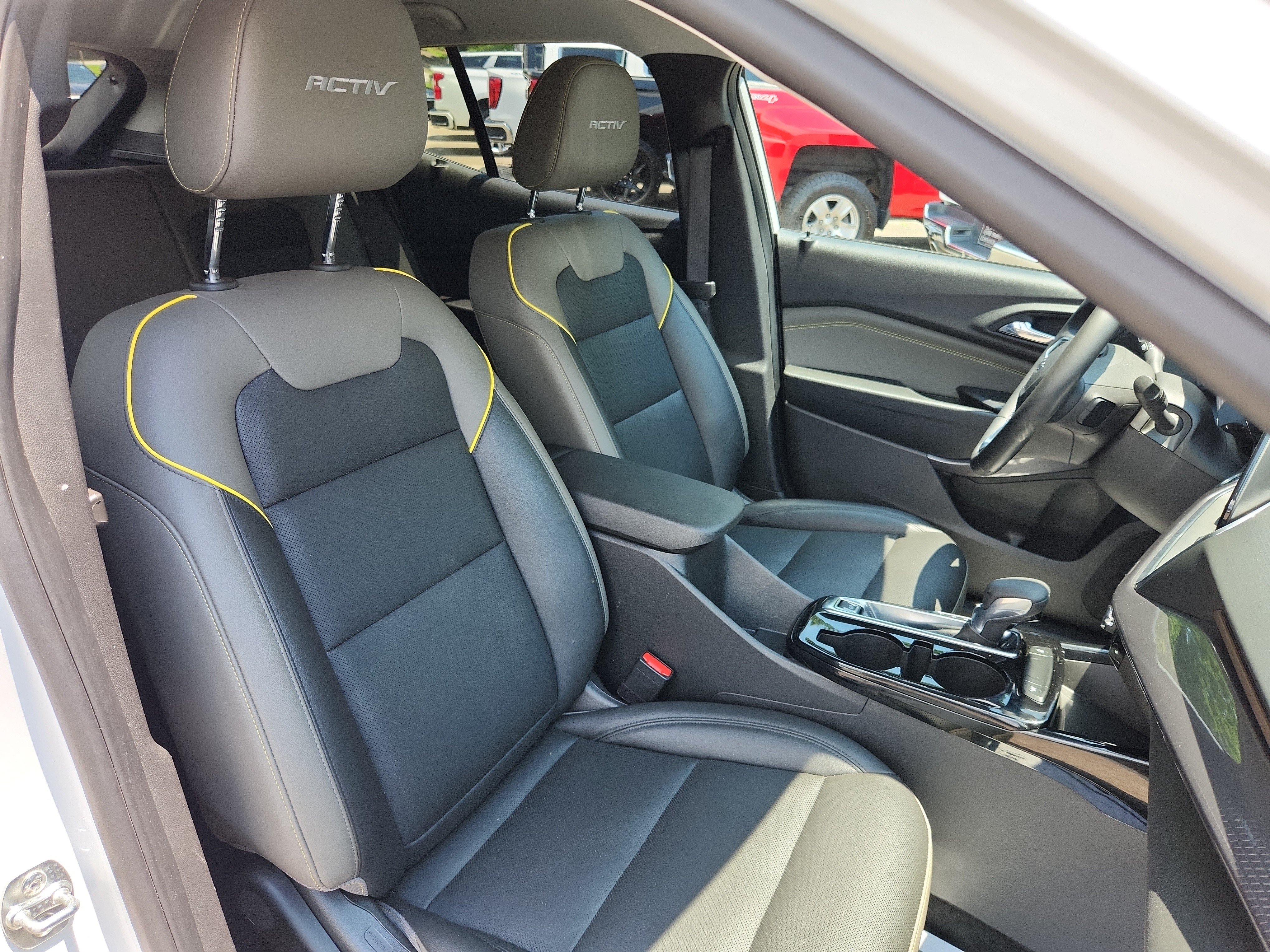 Used 2025 Chevrolet Trax ACTIV FWD image 29