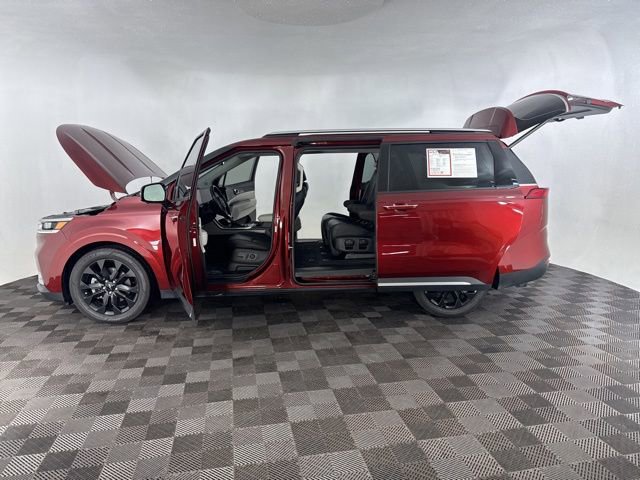Certified 2023 Kia Carnival SX Prestige image 11