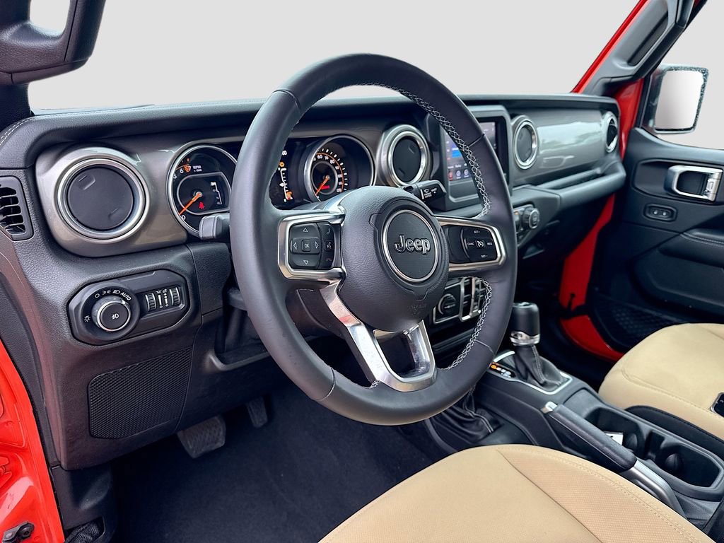 Used 2018 Jeep Wrangler Unlimited Sahara w/ Safety Group AWD/4WD image 11