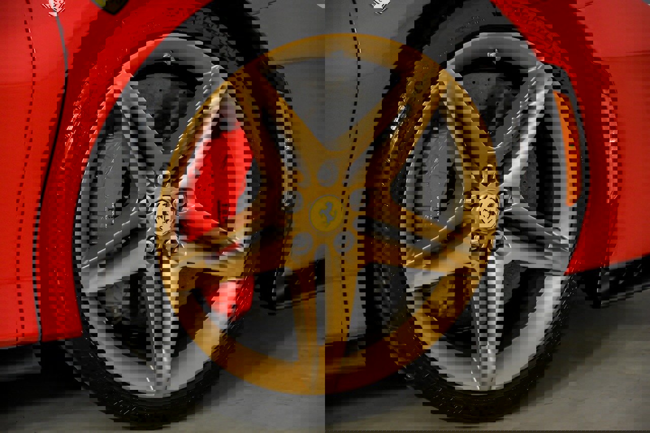 Used 2022 Ferrari SF90 Spider image 17