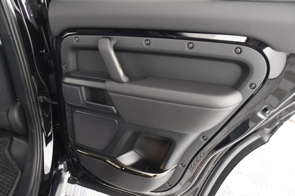 Used 2026 Land Rover Defender 110 AWD/4WD image 21