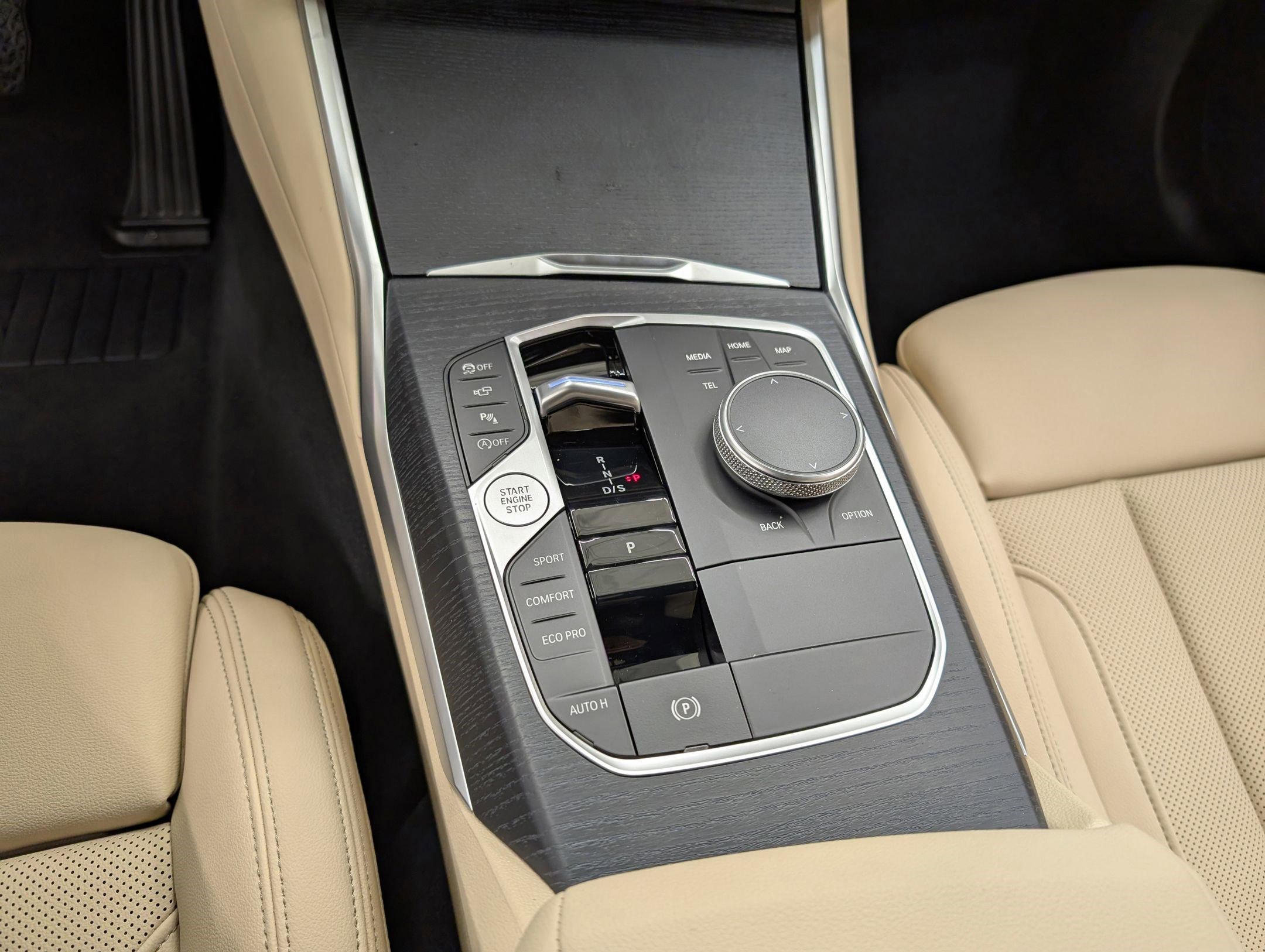 Used 2025 BMW 330i Sedan w/ Premium Package image 15