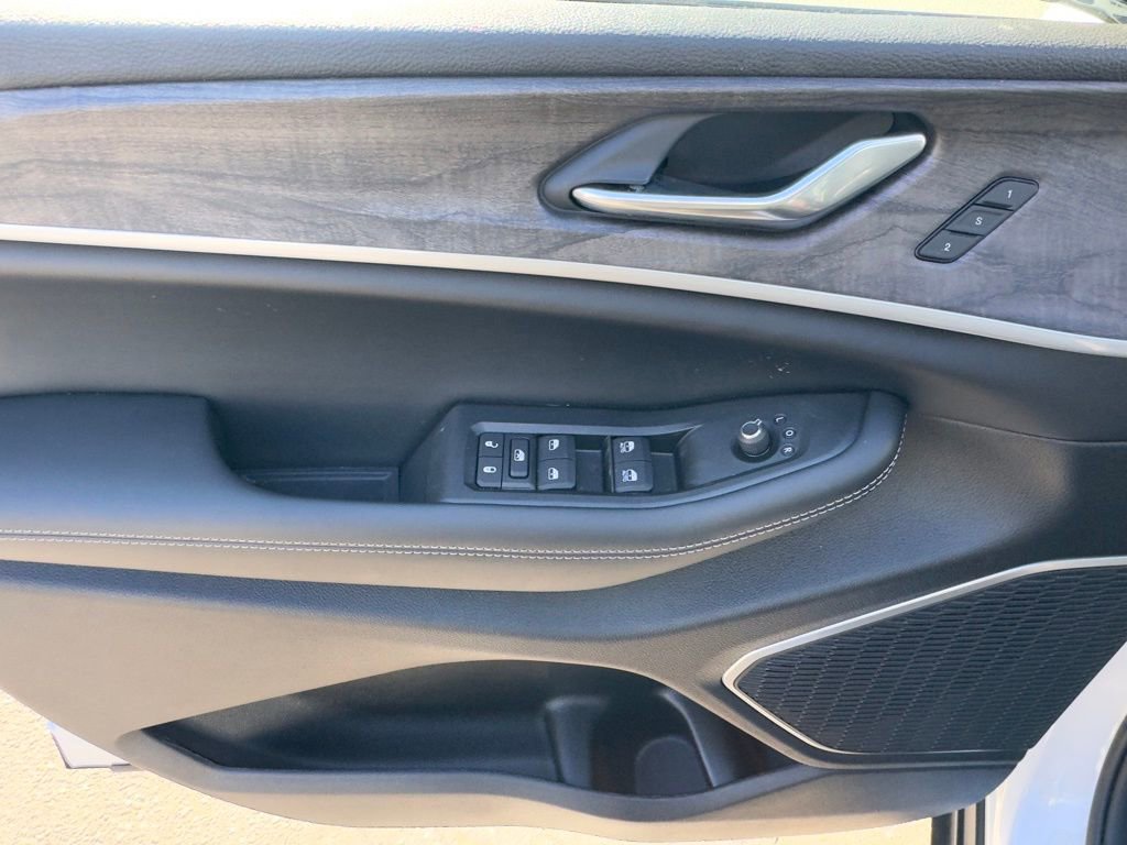 New 2026 Jeep Grand Cherokee Limited w/ Limited Altitude Package image 9