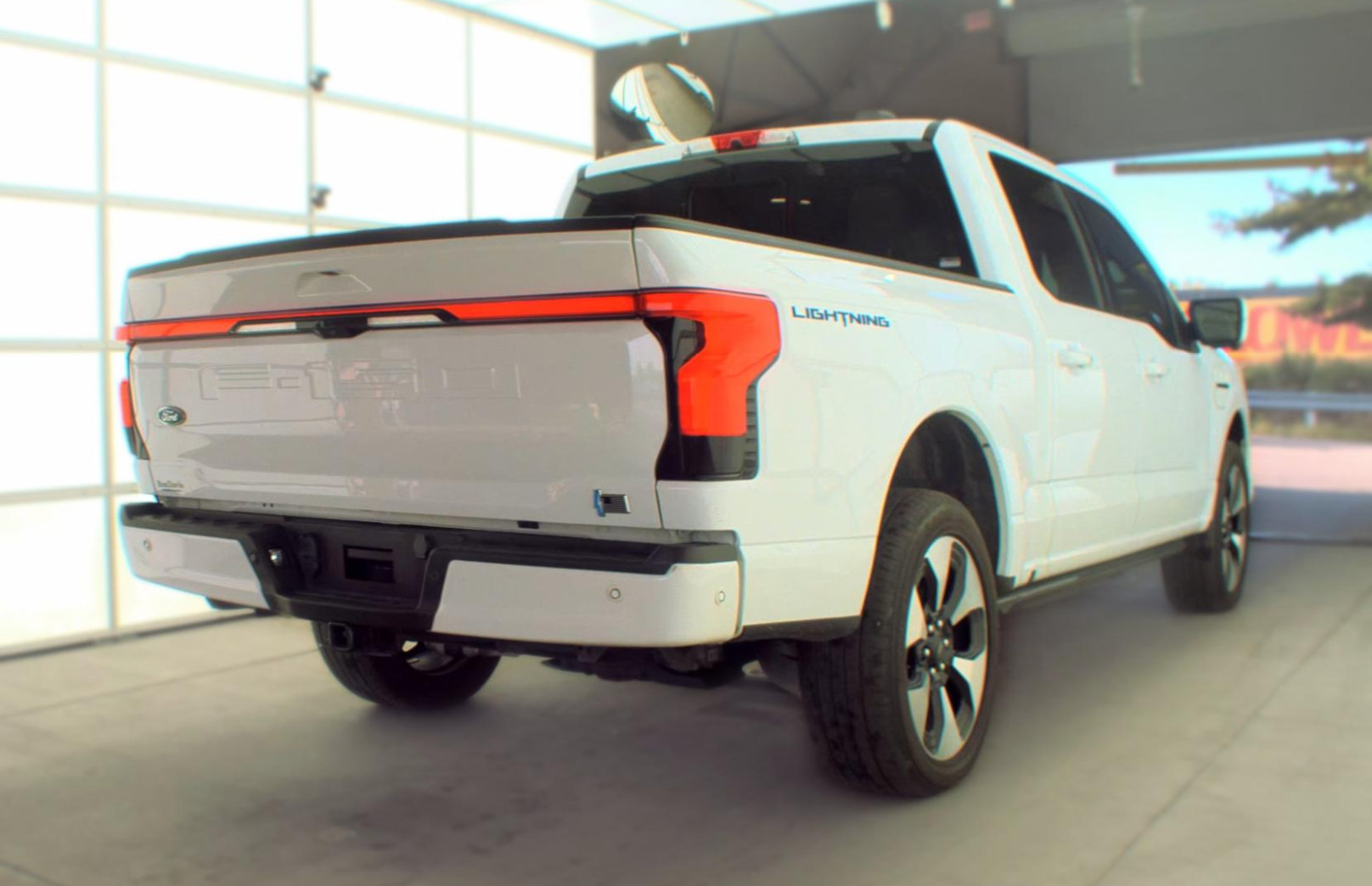 Used 2023 Ford F150 Lightning Platinum AWD/4WD image 4