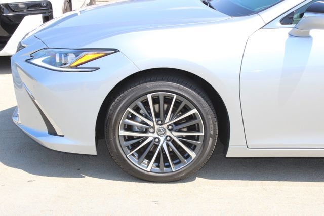 Certified 2023 Lexus ES 350 w/ Premium Package FWD image 4