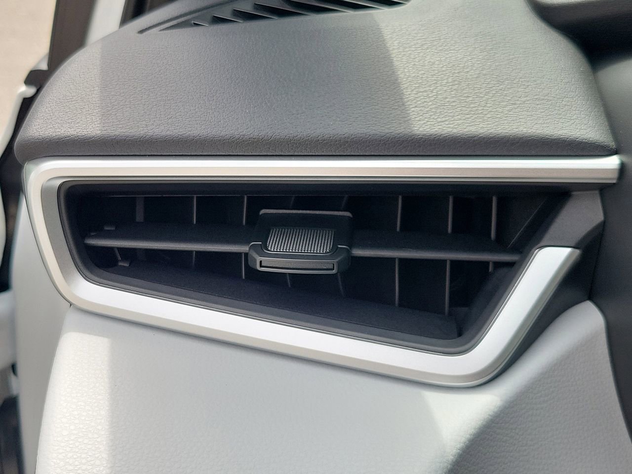 New 2026 Toyota Corolla SE FWD image 30