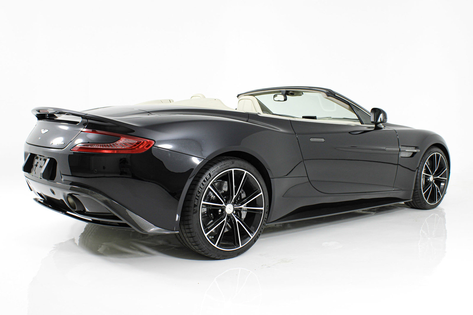 Used 2014 Aston Martin Vanquish Volante RWD image 10