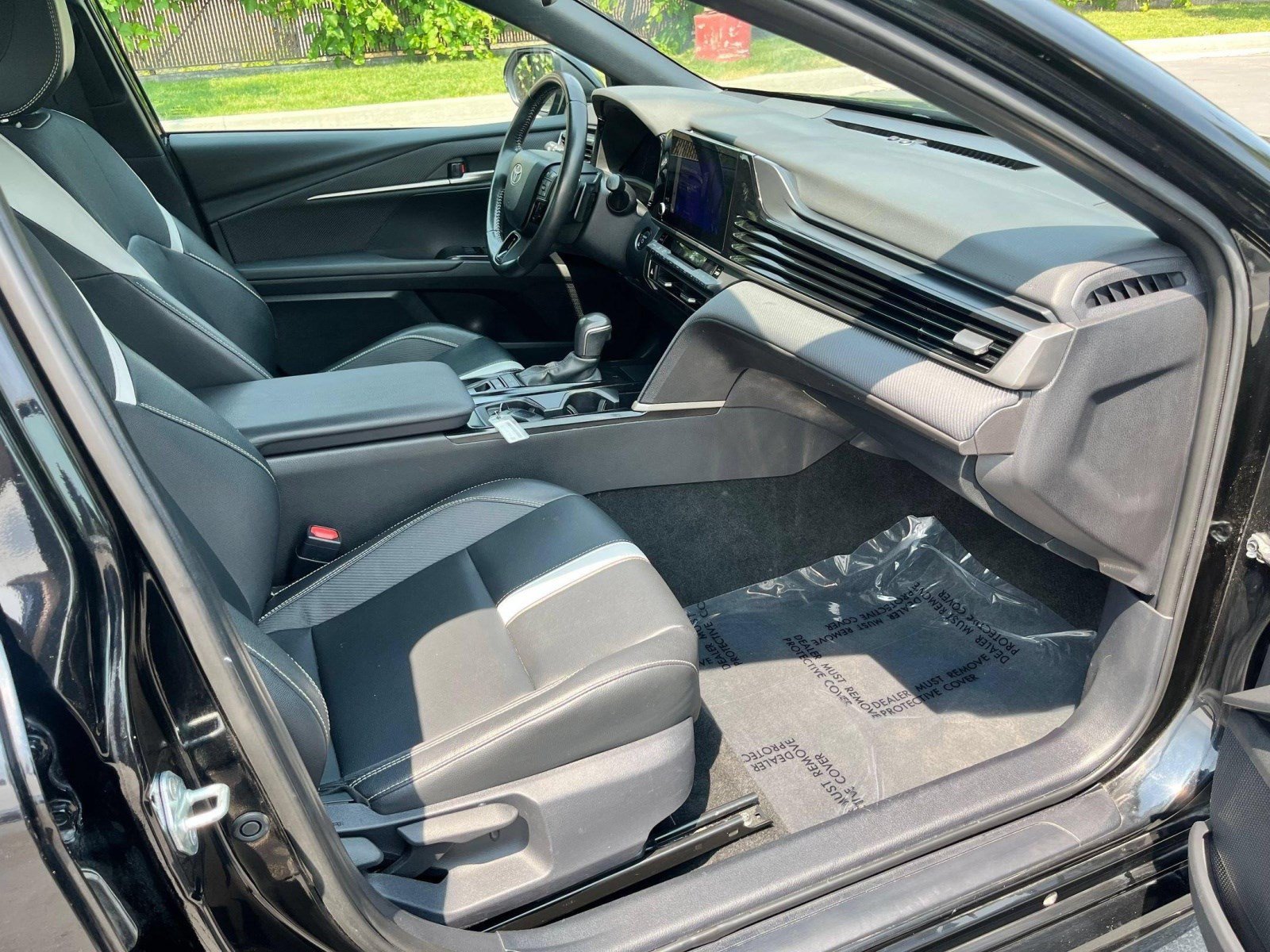 Used 2025 Toyota Camry SE FWD image 29