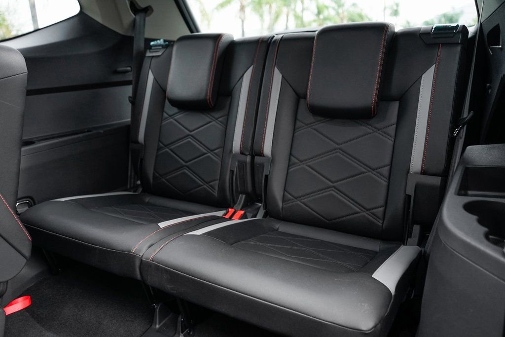 Used 2025 Volkswagen Atlas Peak Edition SE image 40