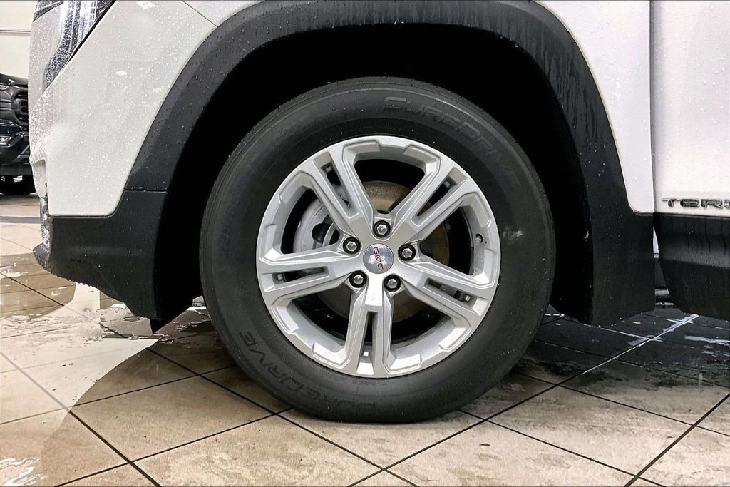Used 2024 GMC Terrain SLE w/ Driver Convenience Package FWD image 31
