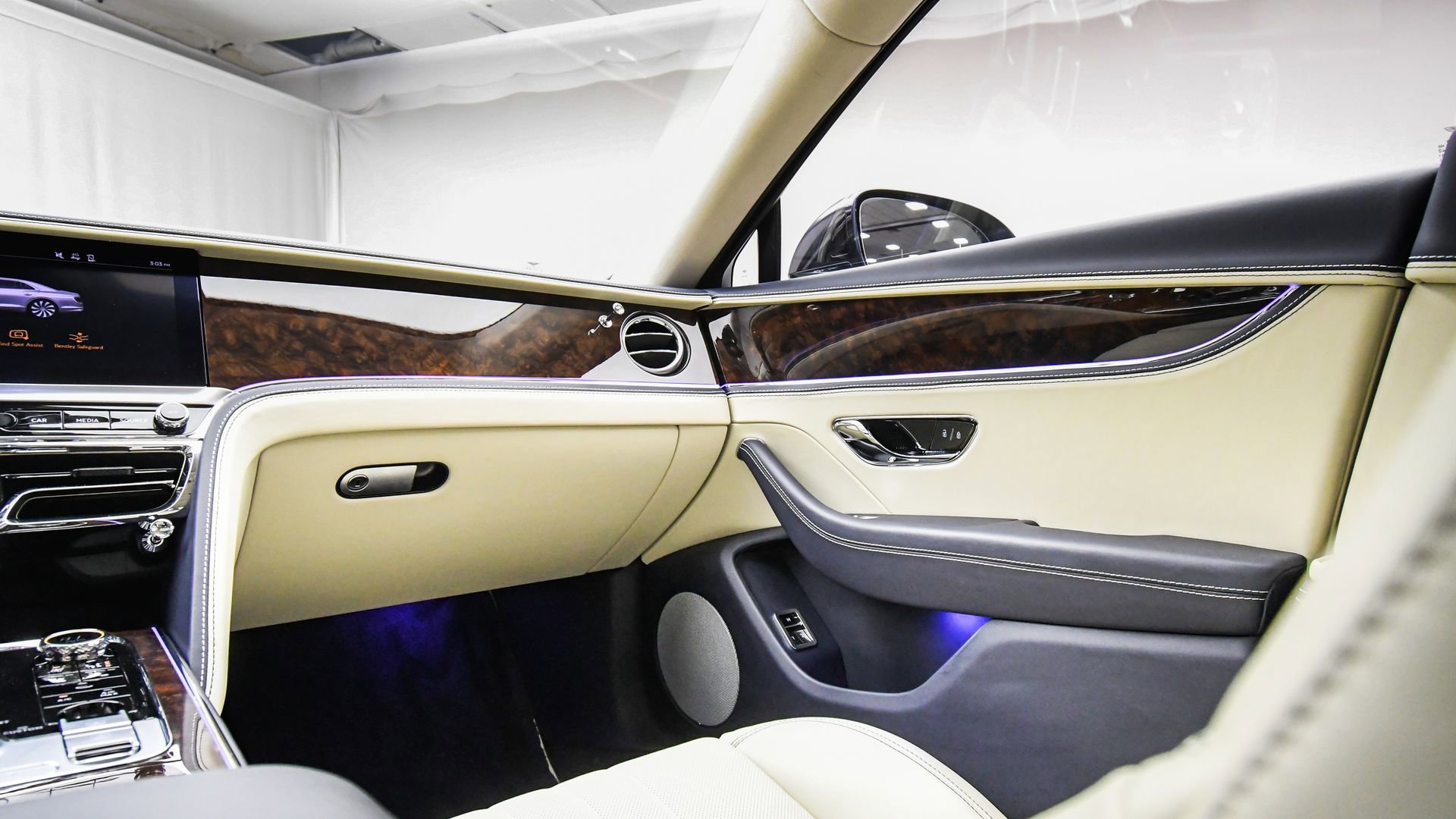 Certified 2024 Bentley Flying Spur Mulliner image 48