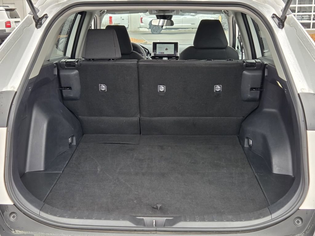 Used 2025 Toyota RAV4 LE image 9