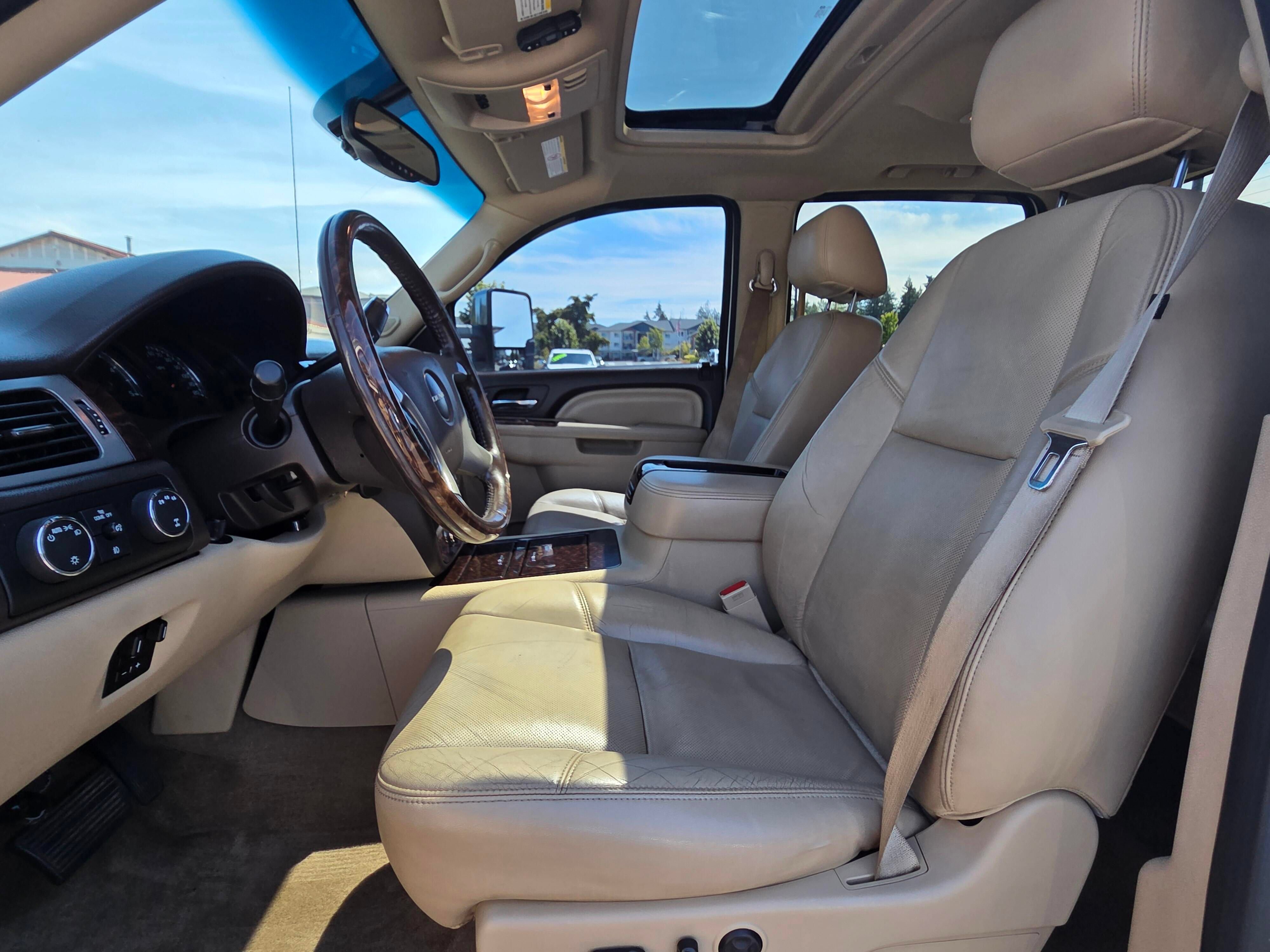 Used 2013 GMC Sierra 2500 Denali w/ Suspension Package, Off-Road AWD/4WD image 25