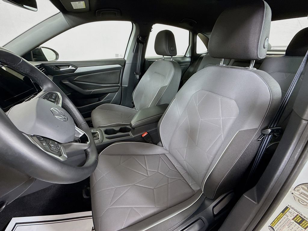 Used 2025 Volkswagen Jetta Sport image 11