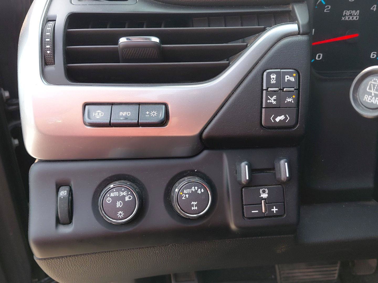 Used 2018 Chevrolet Tahoe Premier AWD/4WD image 31