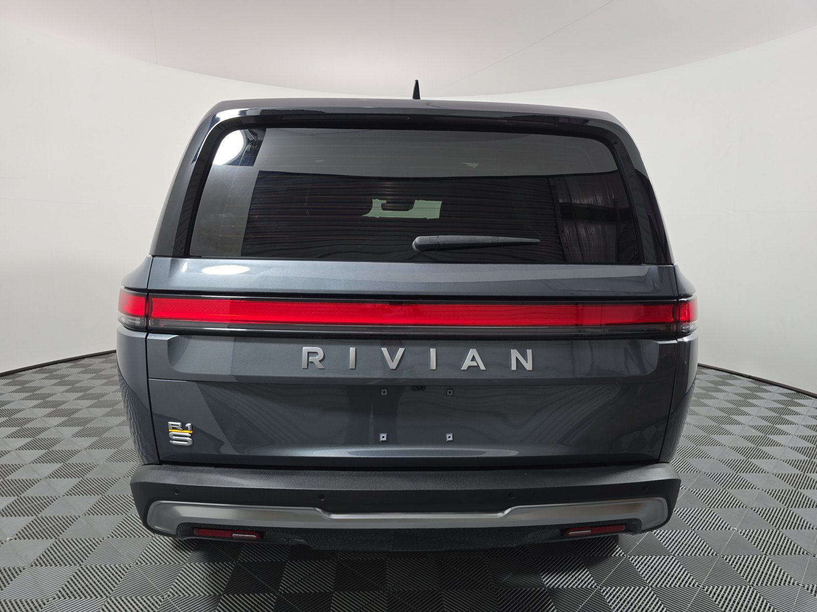 Used 2024 Rivian R1S Adventure AWD/4WD image 4