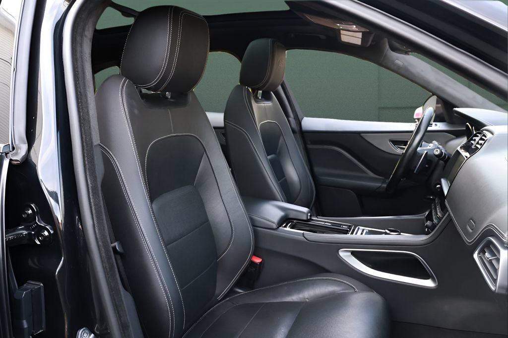 Used 2019 Jaguar F-PACE S AWD/4WD image 30