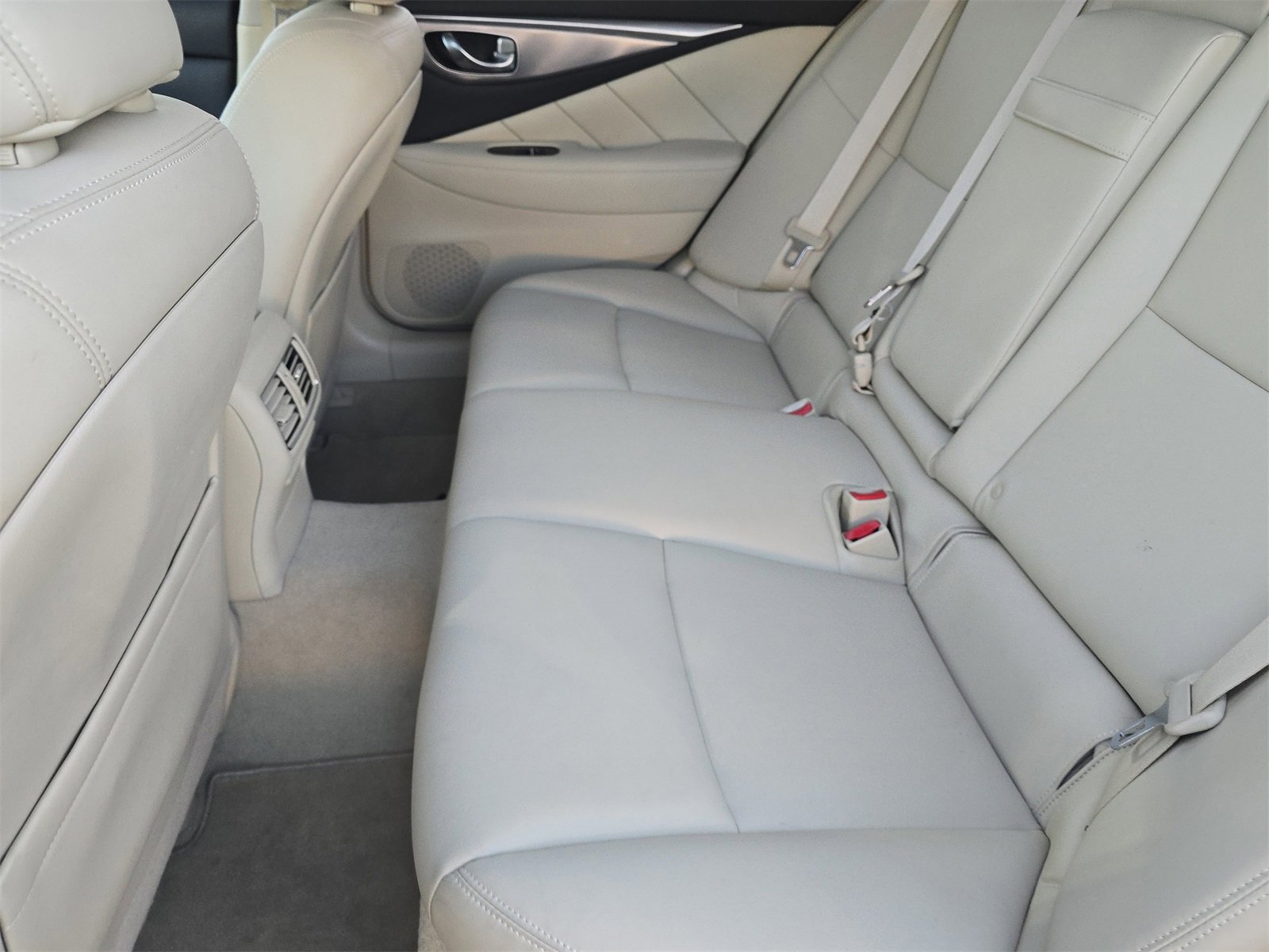 Used 2016 INFINITI Q50 3.0t Premium w/ Driver Assistance Package image 12