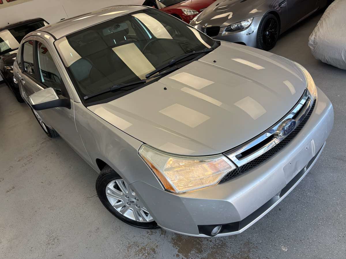 Used 2010 Ford Focus SEL FWD image 8