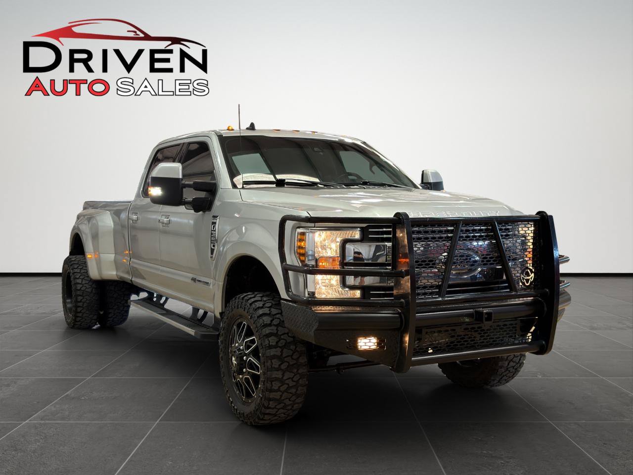 Used 2019 Ford F350 Lariat w/ Lariat Ultimate Package AWD/4WD image 10