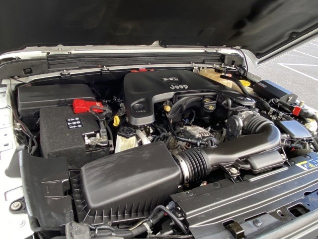 Used 2018 Jeep Wrangler Unlimited Sahara w/ Quick Order Package 24M Moab image 19