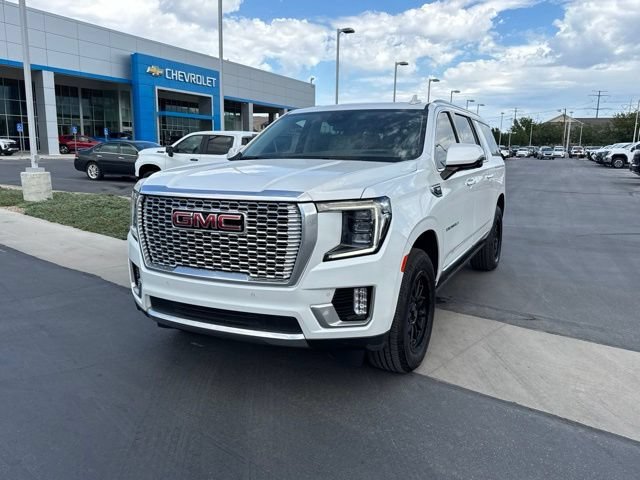 Used 2023 GMC Yukon XL Denali AWD/4WD image 2