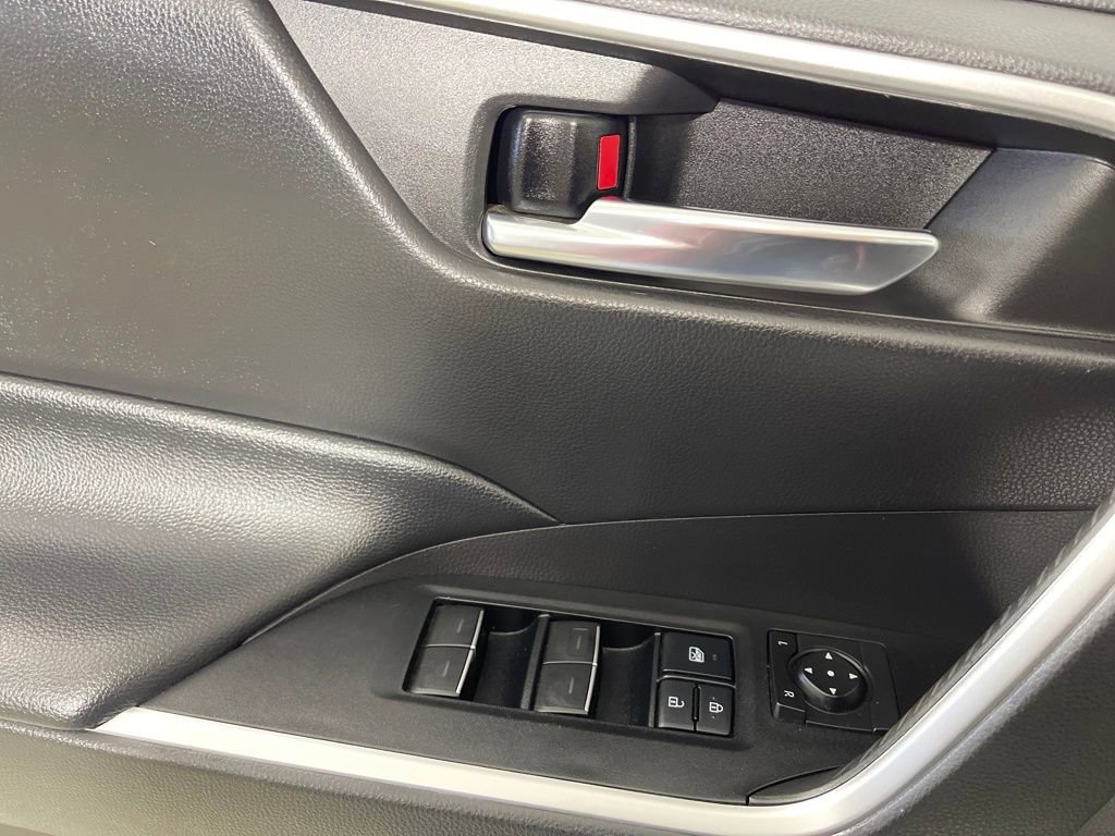 Certified 2022 Toyota RAV4 XLE w/ Convenience Package image 16