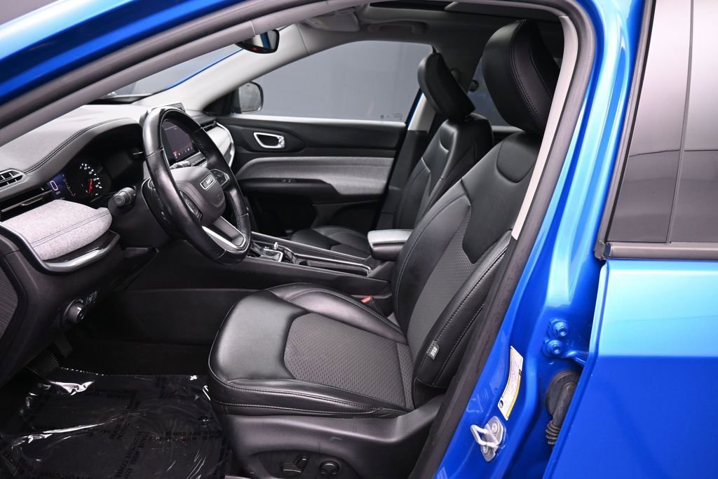 Used 2022 Jeep Compass Latitude w/ Sun and Sound Group AWD/4WD image 19