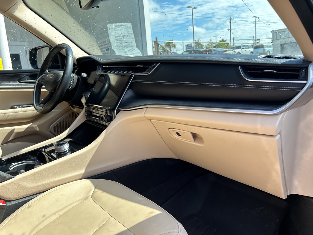 Used 2022 Jeep Grand Cherokee L Limited AWD/4WD image 16