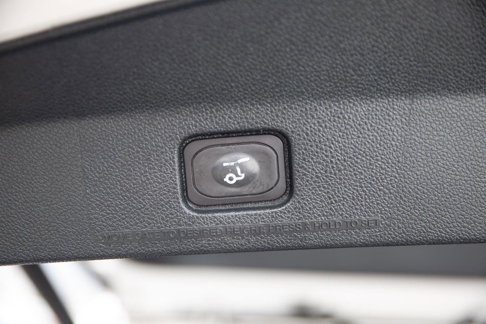 Used 2018 Ford Explorer XLT w/ Equipment Group 202A image 26