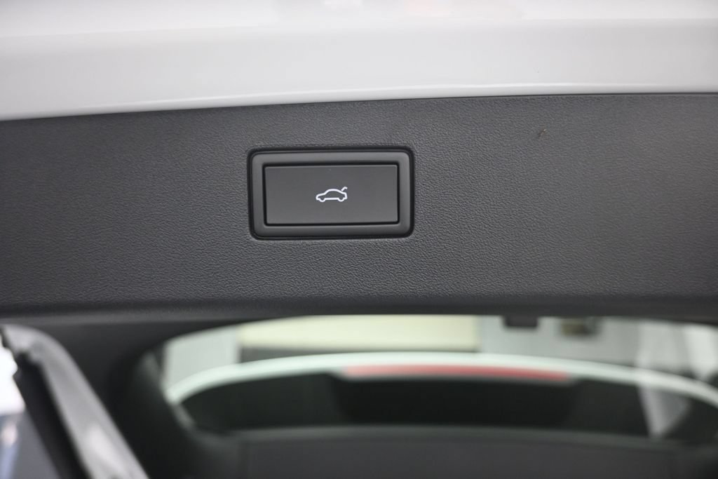 New 2026 Volkswagen Tiguan SEL R-Line AWD/4WD image 25