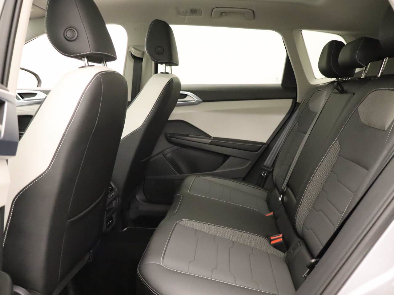 New 2026 Volkswagen Taos SE FWD image 15