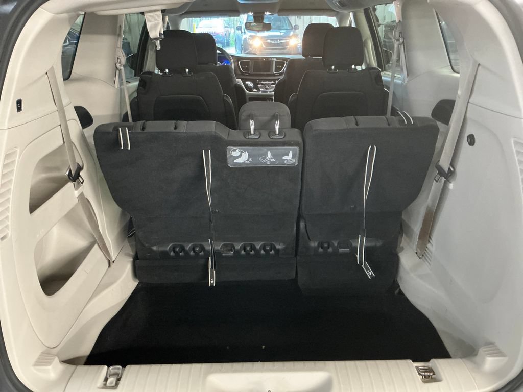 Used 2018 Chrysler Pacifica Touring Plus FWD image 27