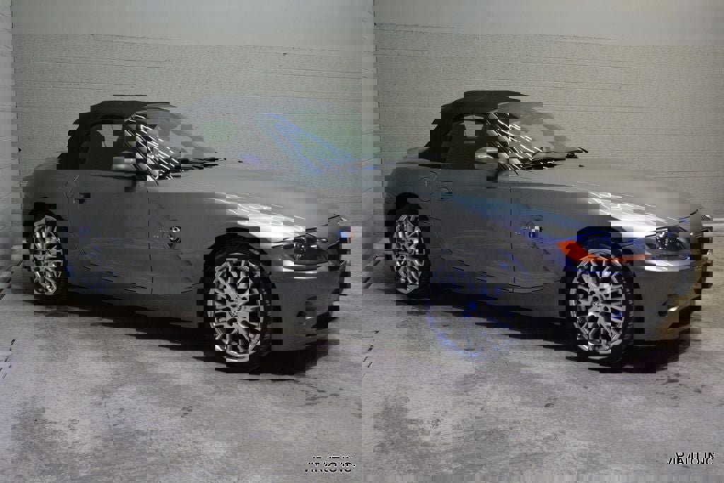 Used 2004 BMW Z4 2.5i image 17