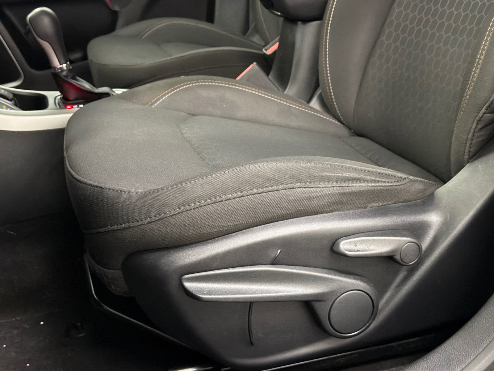 Used 2018 Jeep Compass Sport w/ Cold Weather Group image 13