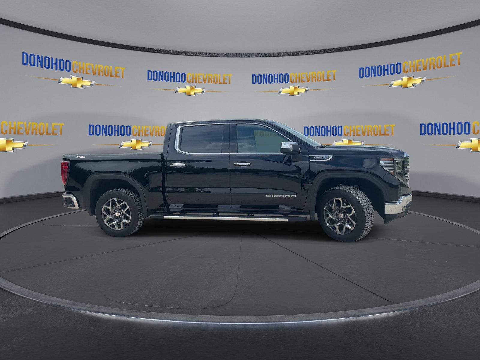 Used 2026 GMC Sierra 1500 SLT w/ SLT Premium Plus Package AWD/4WD image 9